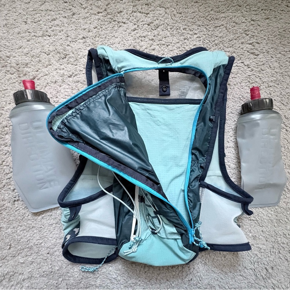 Ultimate Direction Women’s Running Race Vest - S/M - Picture 3 of 6
